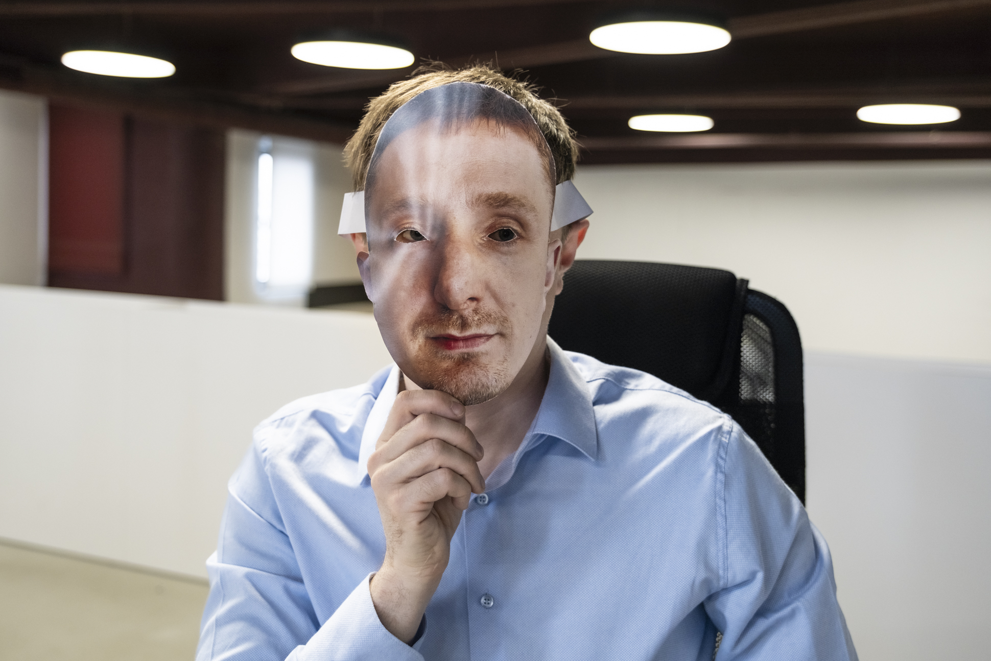 Ataque con máscara de foto recortada - demo